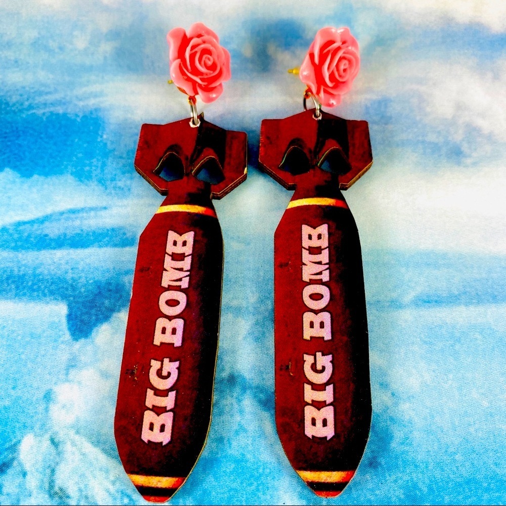 Killer cool big bomb earrings with flower posts
